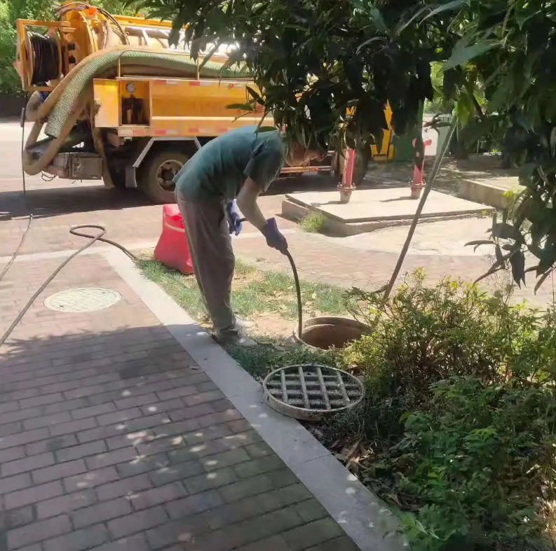郊区市政排污管道清淤疏通——专业团队，让您全程省心！